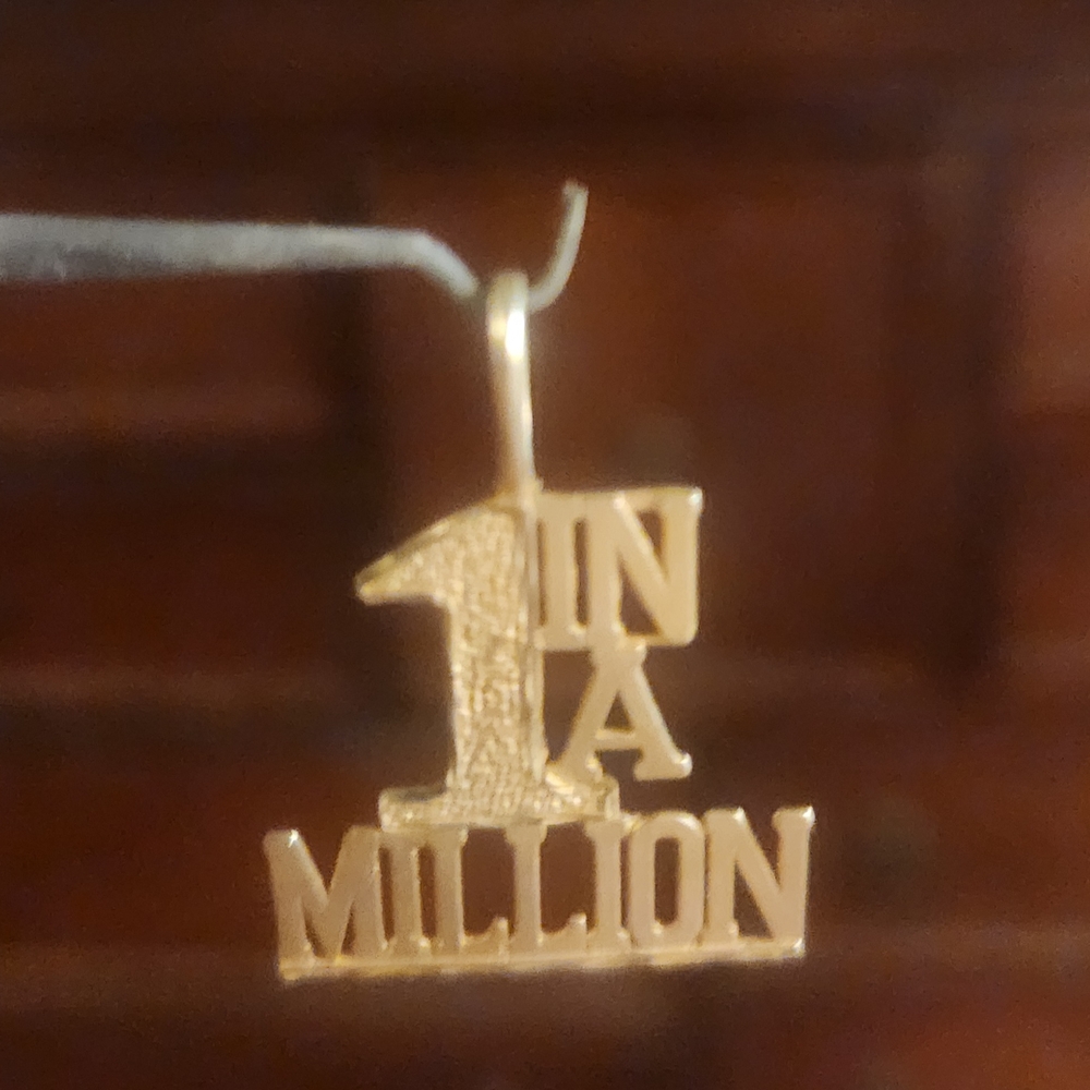 Gold '1 in a Million' Pendant - Picture 4 of 9
